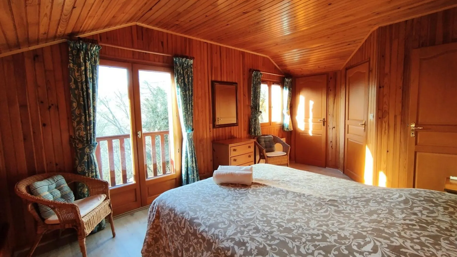 Holiday home L'Auzacoise, Chalet Tout Confort Pour Un Sejour Inoubliable Lachapelle-Auzac